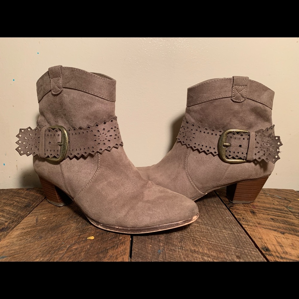 Mossimo Boots girl size 4